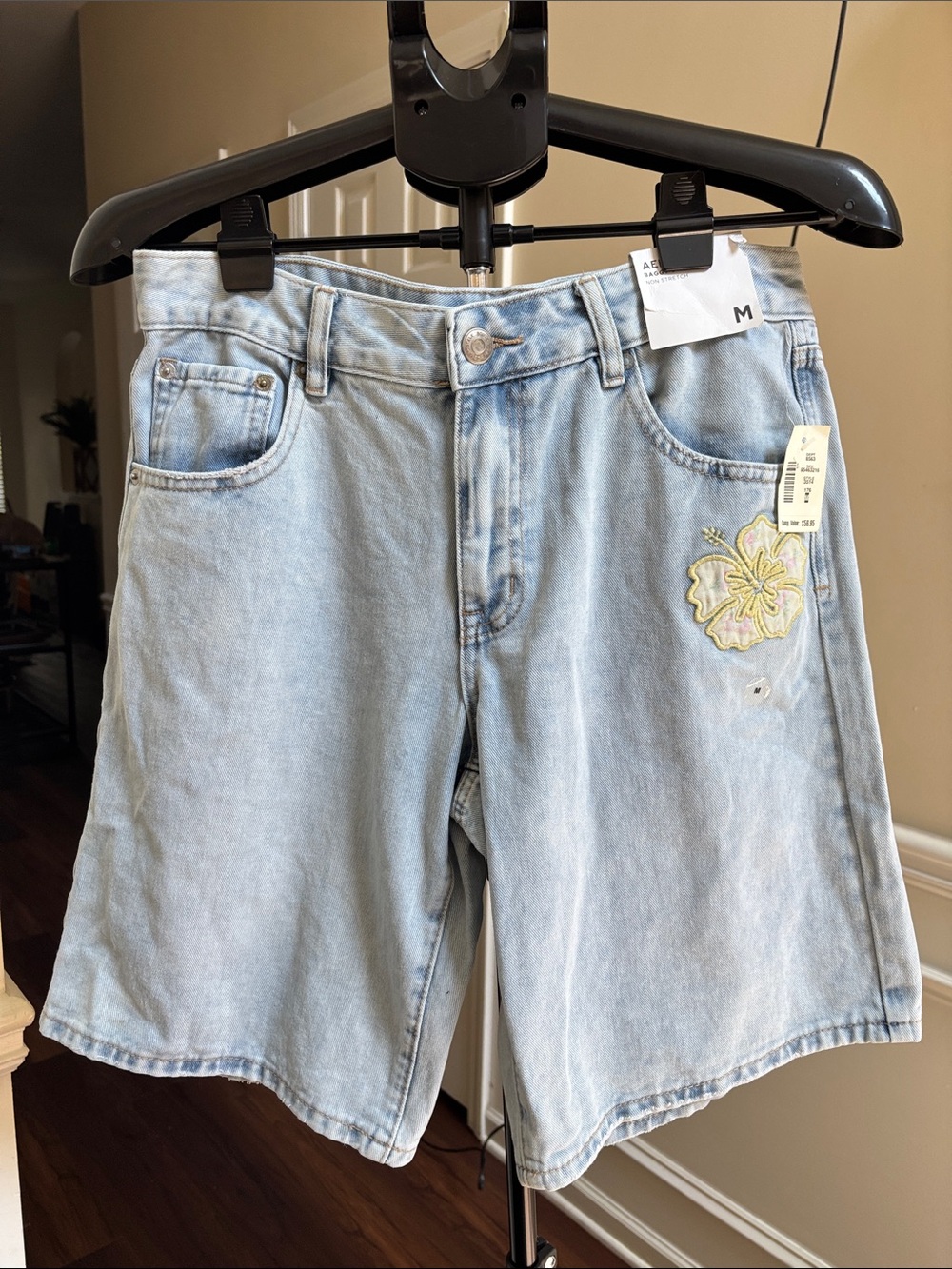 Aeropostale Light Blue Denim Jorts with Embroidered Floral Patch size Medium